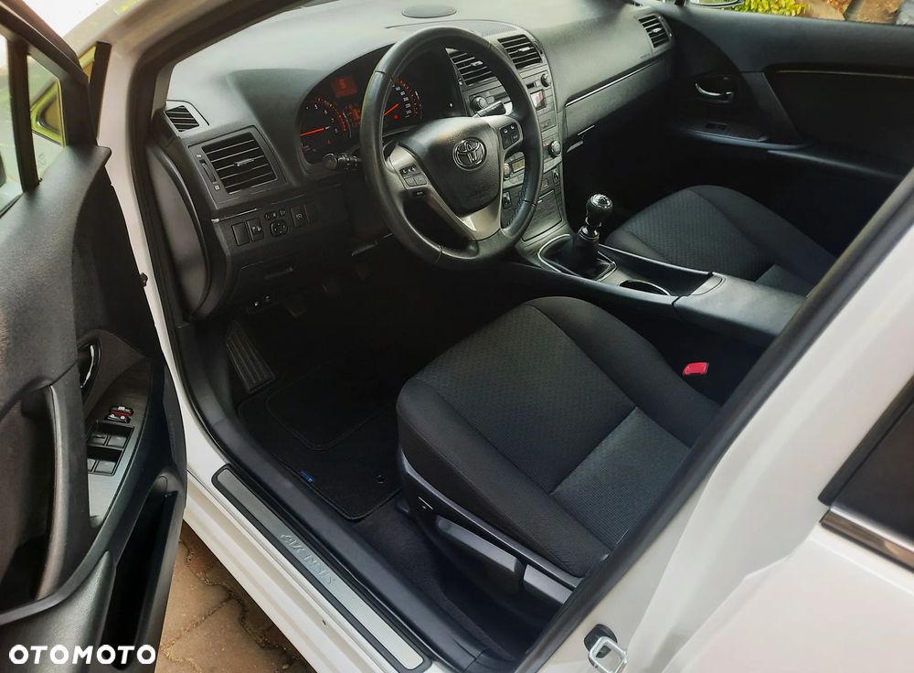 Toyota Avensis 1.8 Executive - 5