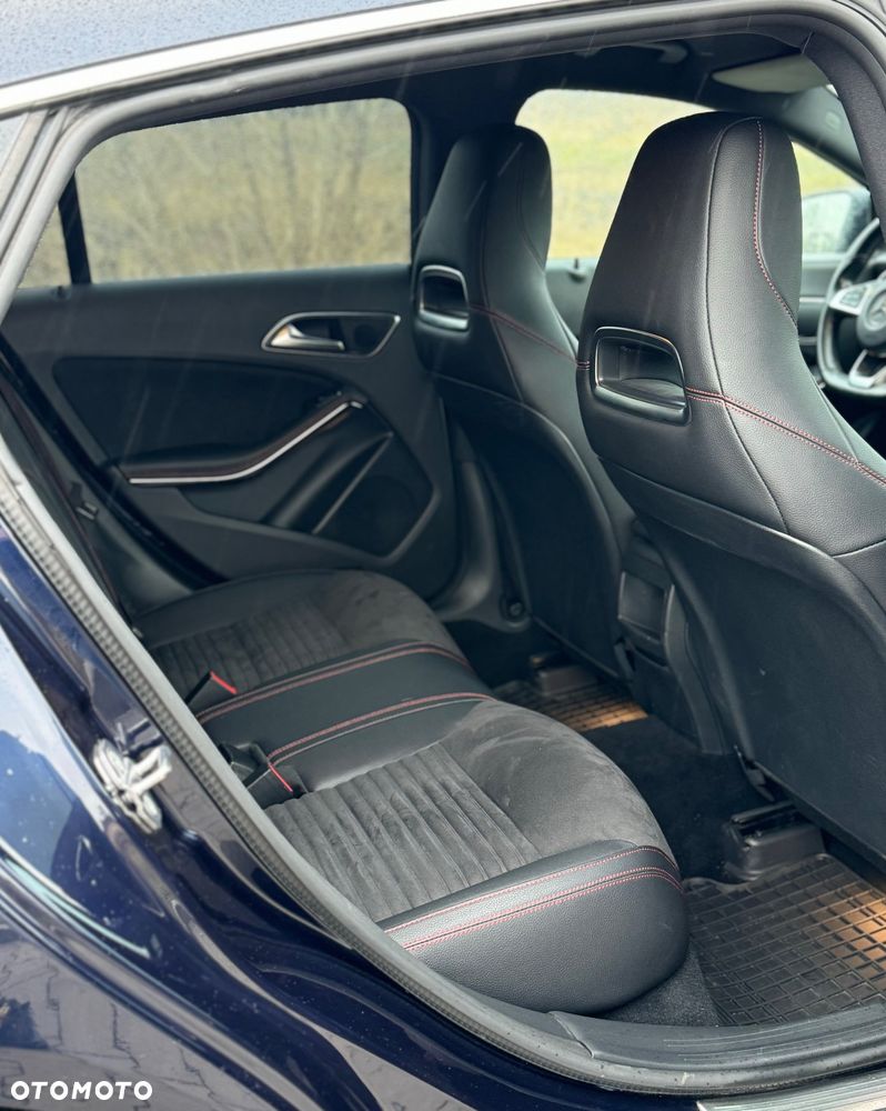 Mercedes-Benz CLA 180 AMG Line - 10