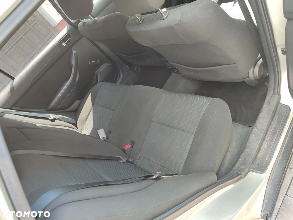 Toyota Avensis 1.6 VVT-i Terra - 12