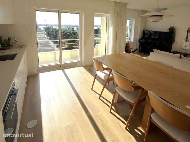Apartamento T2 com arrumo e lugar de garagem na Praia da Barra! - Grande imagem: 4/46