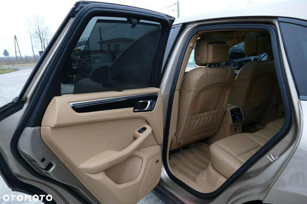 Porsche Macan S - 31