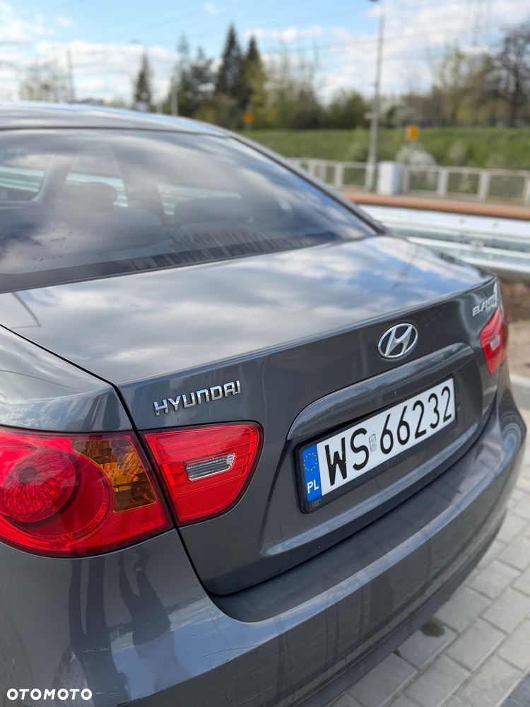 Hyundai Elantra - 4