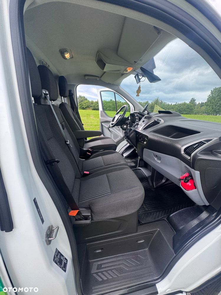 Ford Tourneo Custom - 11