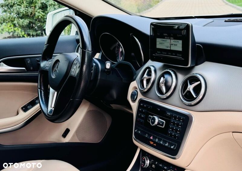 Mercedes-Benz GLA 250 4-Matic - 24