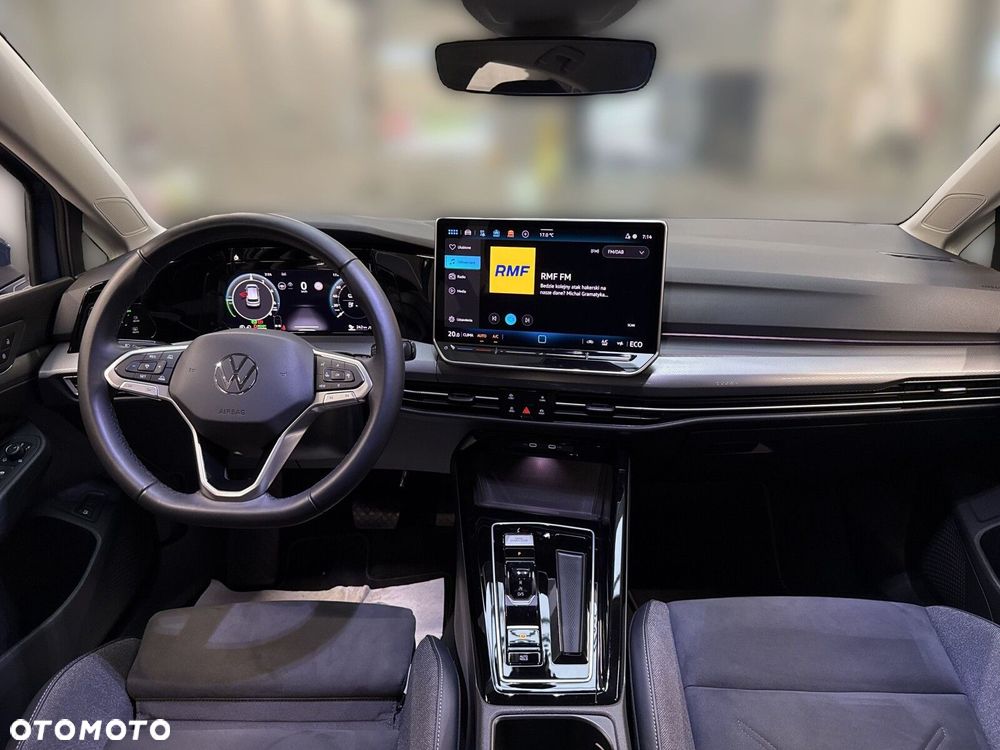 Volkswagen Golf - 22