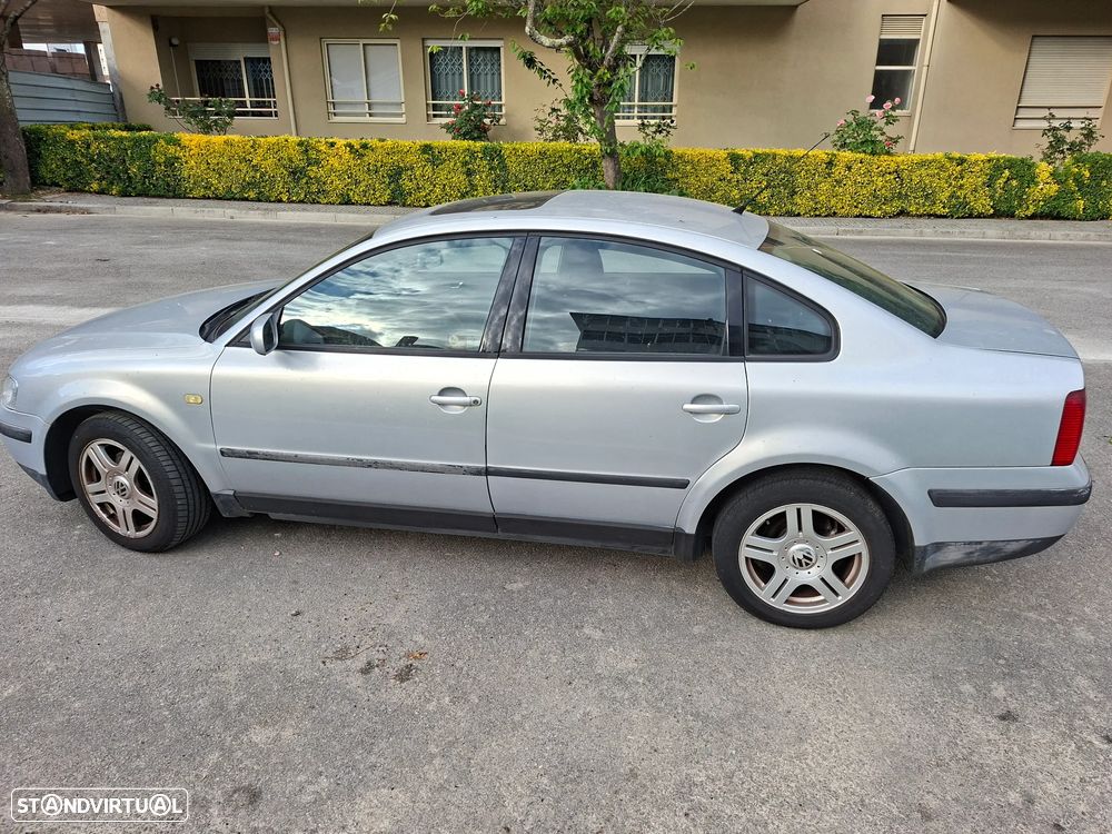 VW Passat 1.9 TDi Confortline - 1
