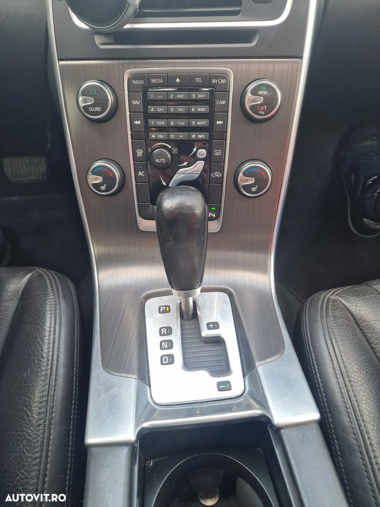 Volvo S60 D5 AWD Geartronic Summum - 9