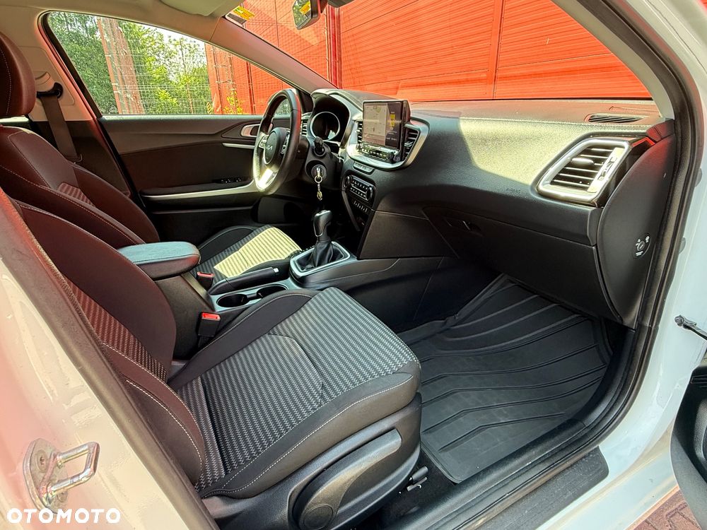 Kia Ceed - 24