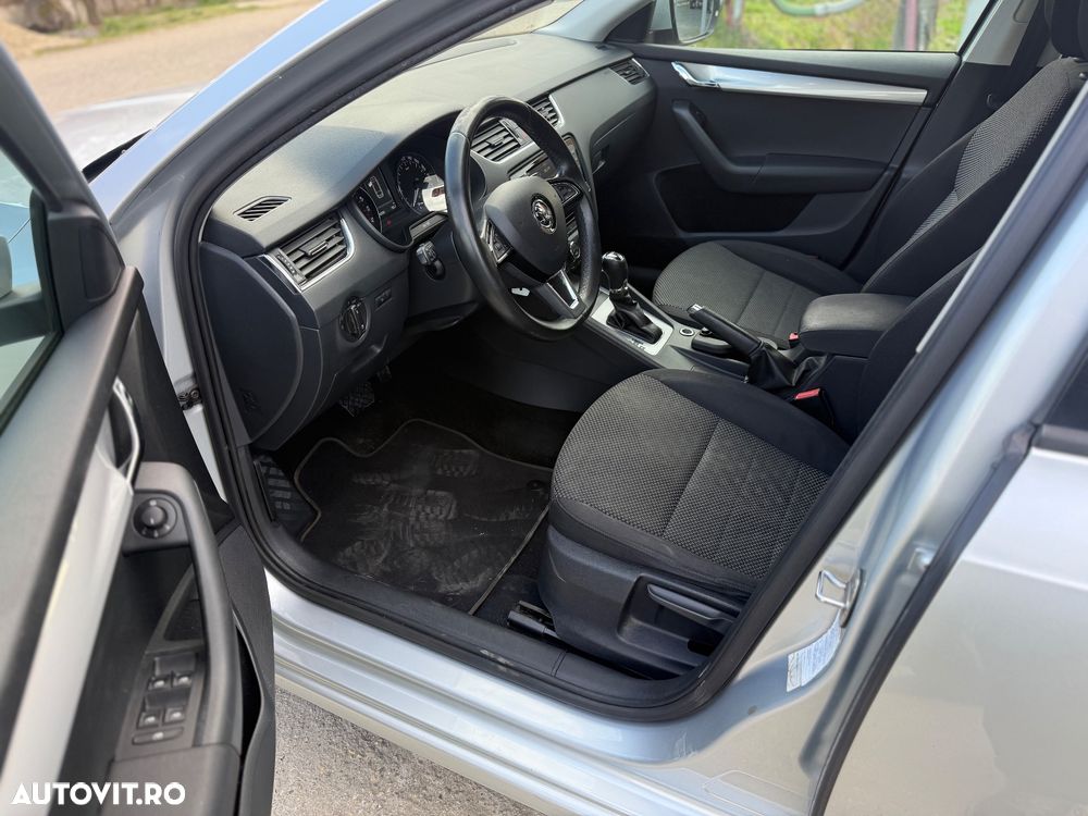 Skoda Octavia 1.6 TDI (Green tec) DSG Style - 8