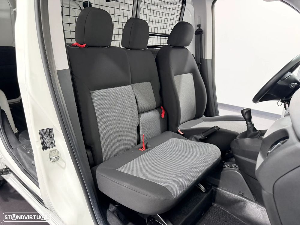 Fiat DOBLO CARGO 1.3 M-JET 95 CV - 3 LUGARES - IVA DEDUTIVÉL - 34