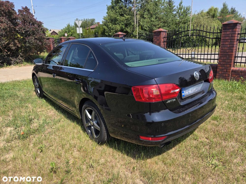 Volkswagen Jetta - 3