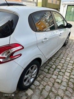 Peugeot 208 1.4 HDi Active - 4