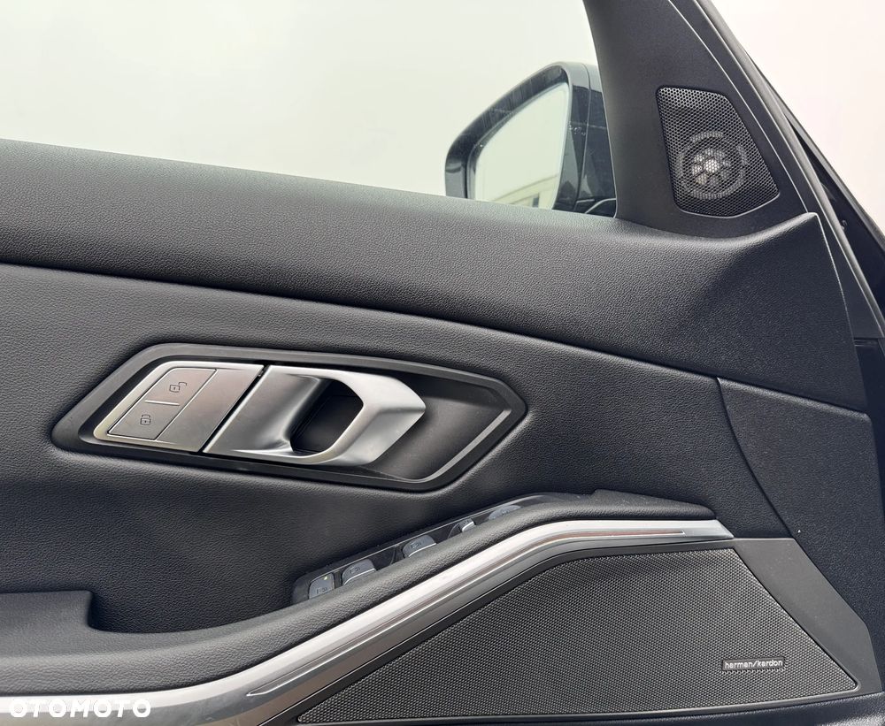 BMW Seria 3 320d xDrive mHEV M Sport - 10