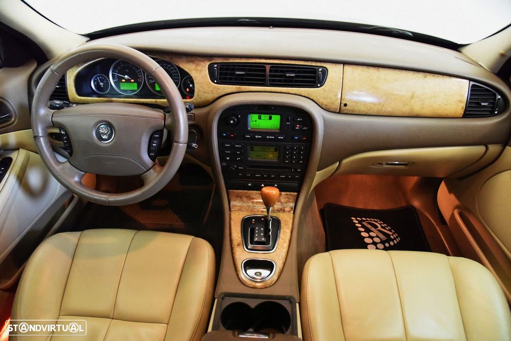Jaguar S-Type 2.7 D V6 Executive Auto. - 23