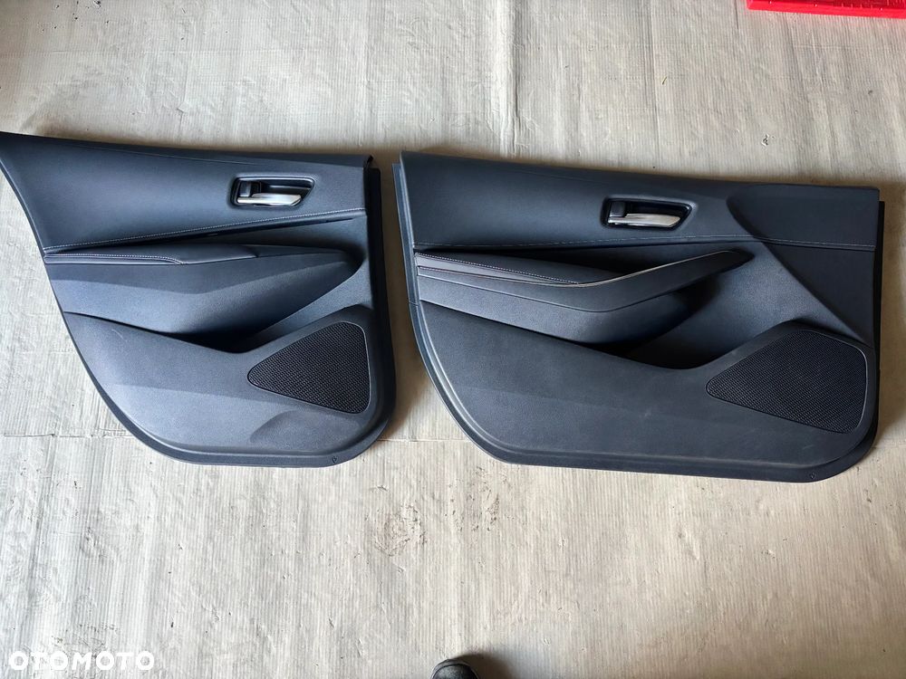 Boczki drzwi lewe przód tył Toyota Corolla e21 lift LED - 1