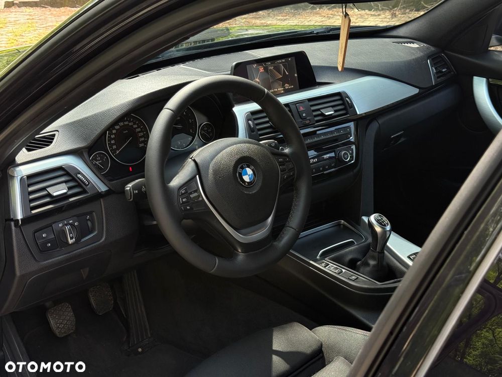 BMW Seria 3 318d Sport Line - 9