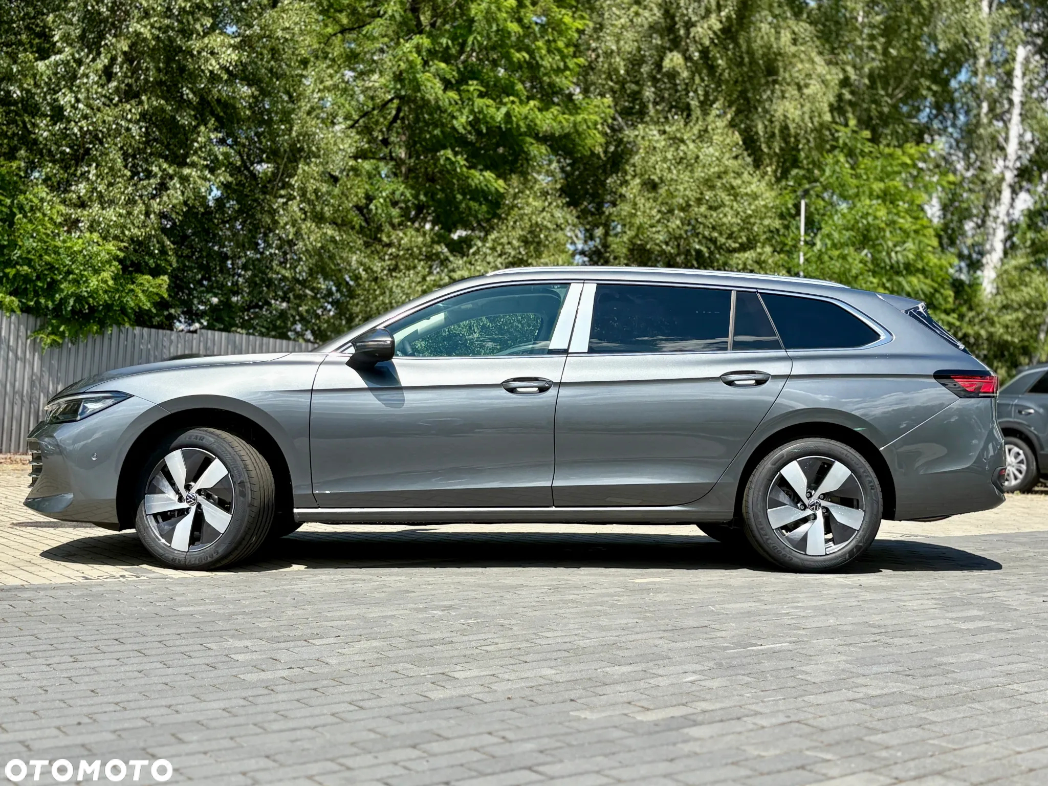 Volkswagen Passat 1.5 TSI ACT mHEV Business Plus DSG - 3