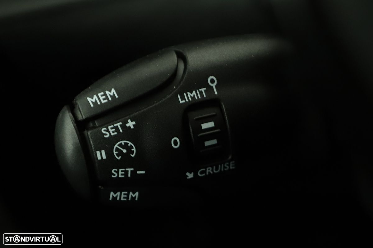 Peugeot 2008 1.2 PureTech Allure - 18