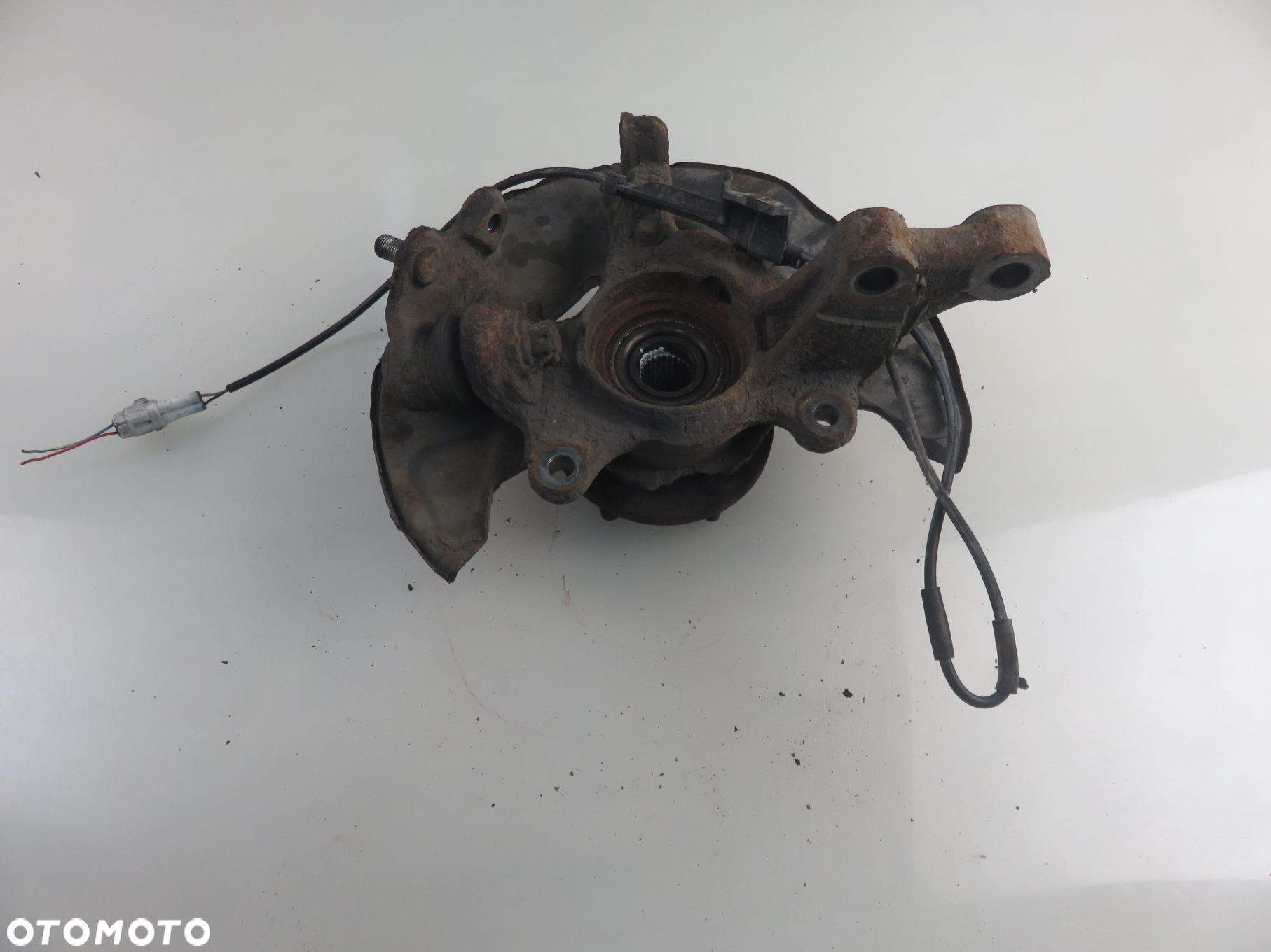 ZWROTNICA PIASTA PRZEDNIA LEWA TOYOTA AVENSIS II  2.0 D-4D 116 - 1CD-FTV - 5