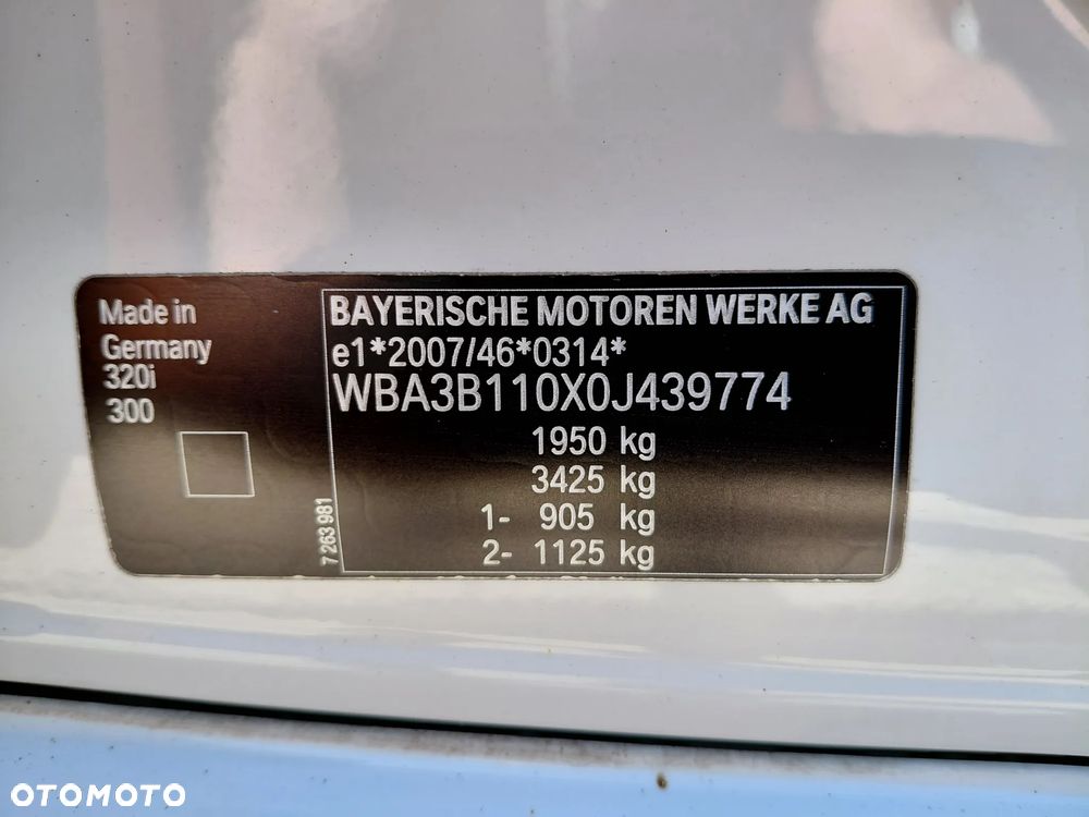 BMW Seria 3 320i Sport Line - 29