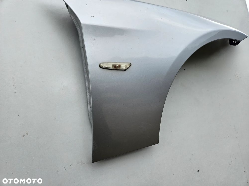 BŁOTNIK PRAWY PRZÓD BMW E90 E91 TITANSILBER - 2