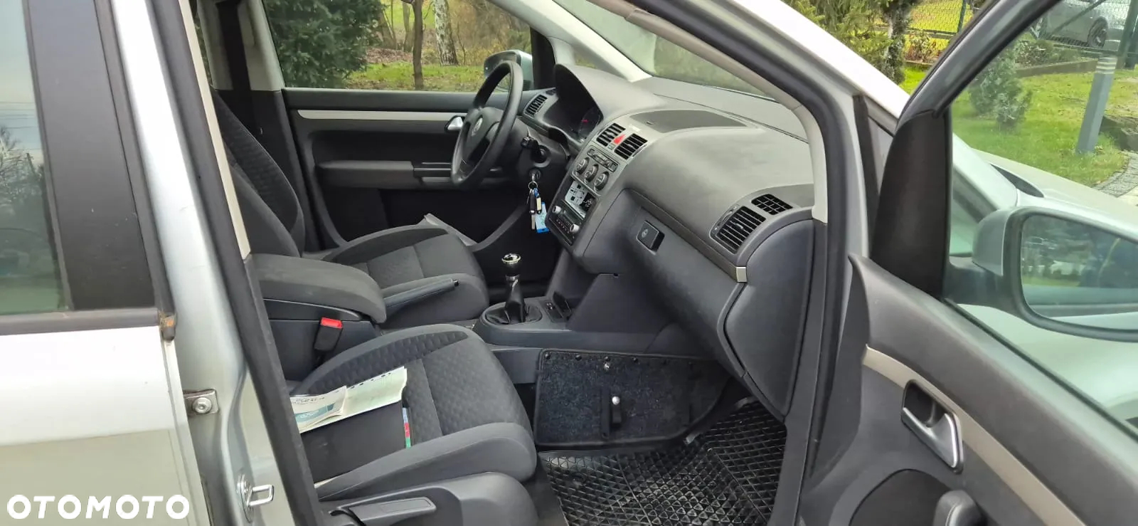 Volkswagen Touran - 16