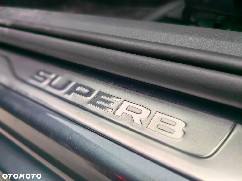 Skoda Superb 2.0 TDI SCR Sportline DSG - 37