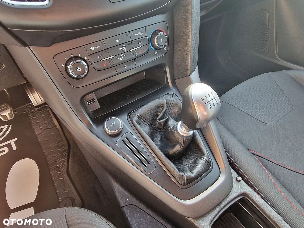 Ford Focus 1.5 EcoBlue Start-Stopp-System ST-LINE - 16