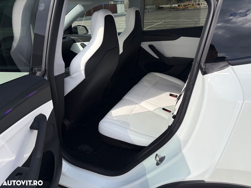 Tesla Model Y AWD Performance - 7