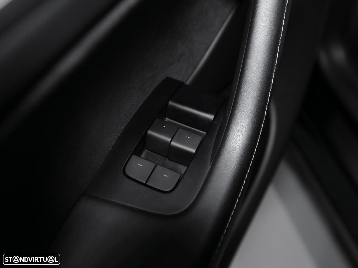Tesla Model Y Long Range Dual Motor AWD - 14