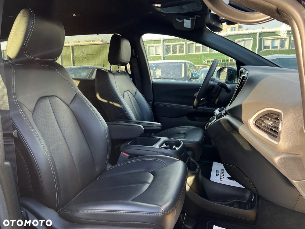 Chrysler Pacifica - 27