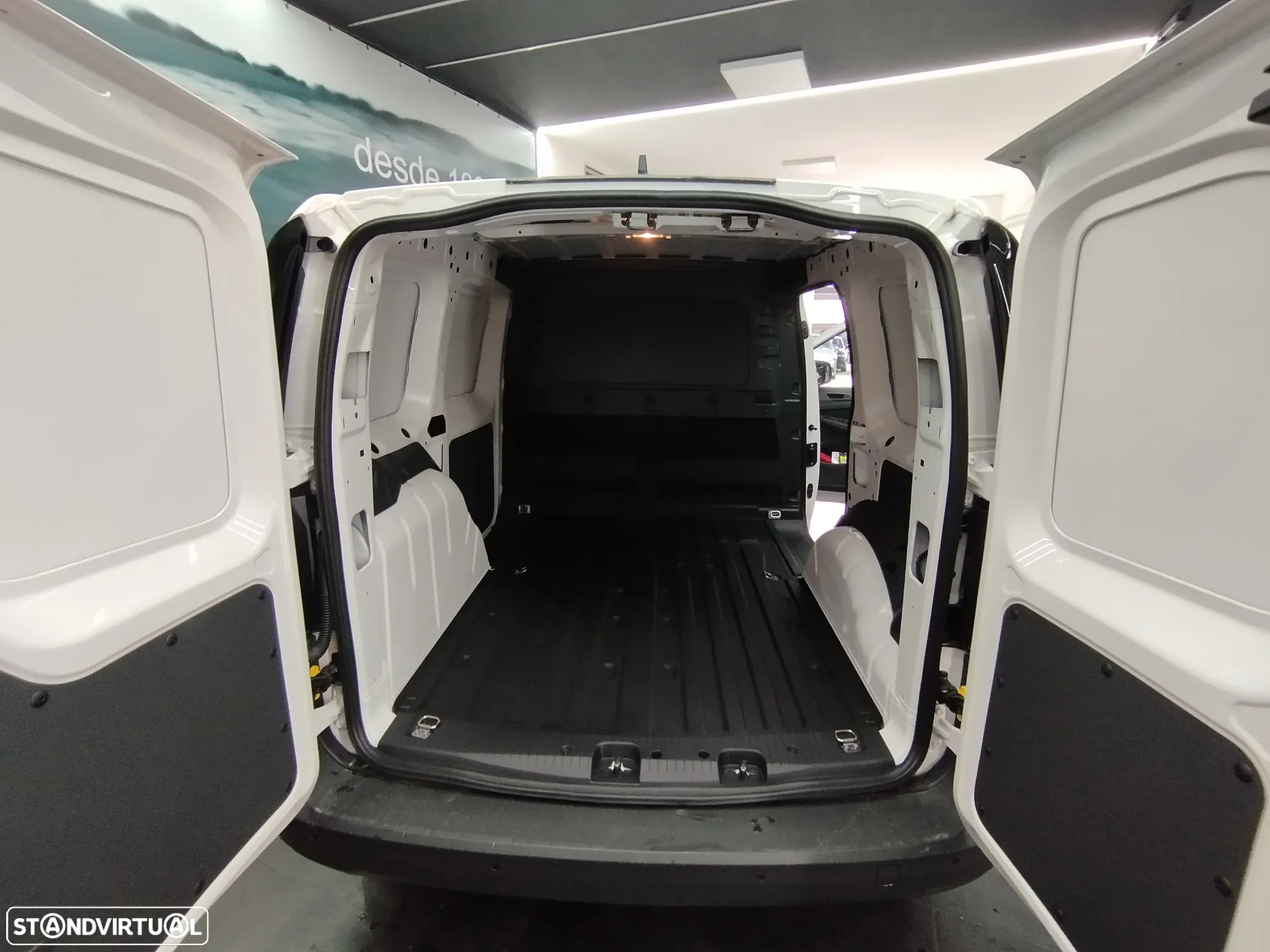 VW Caddy Cargo M6 - 12
