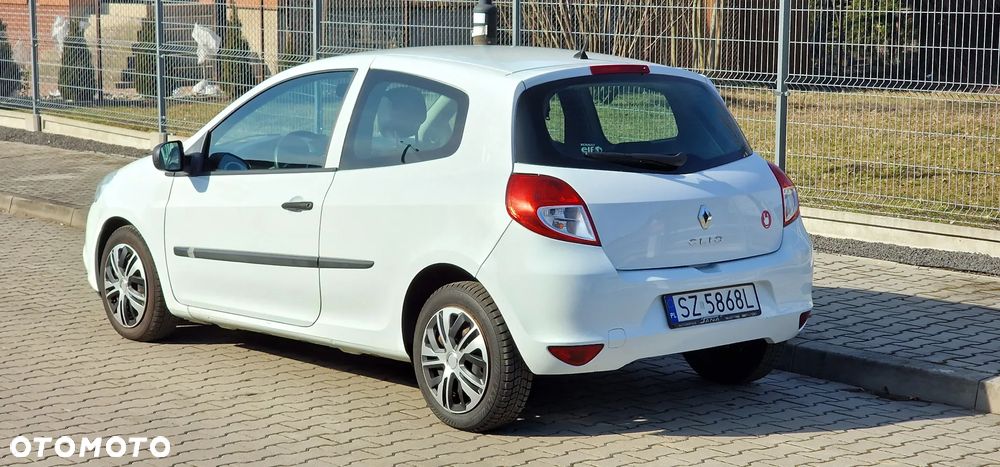 Renault Clio 1.2 16V 75 Expression - 5