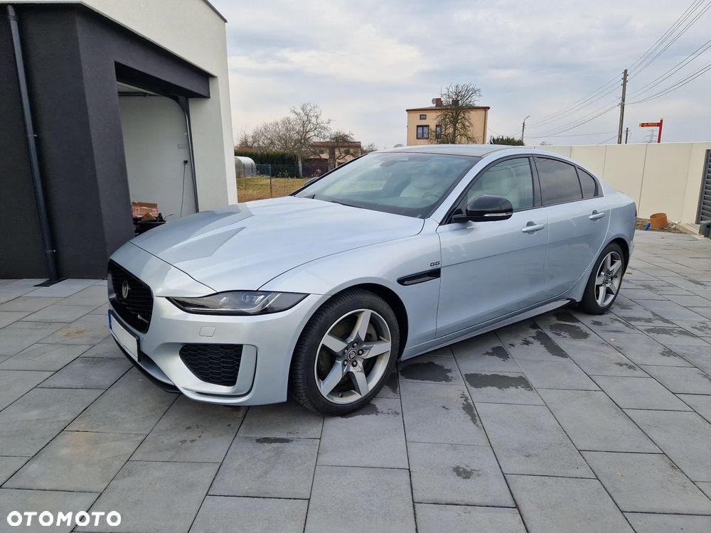 Jaguar XE 2.0 P300 AWD R-Dynamic SE - 1