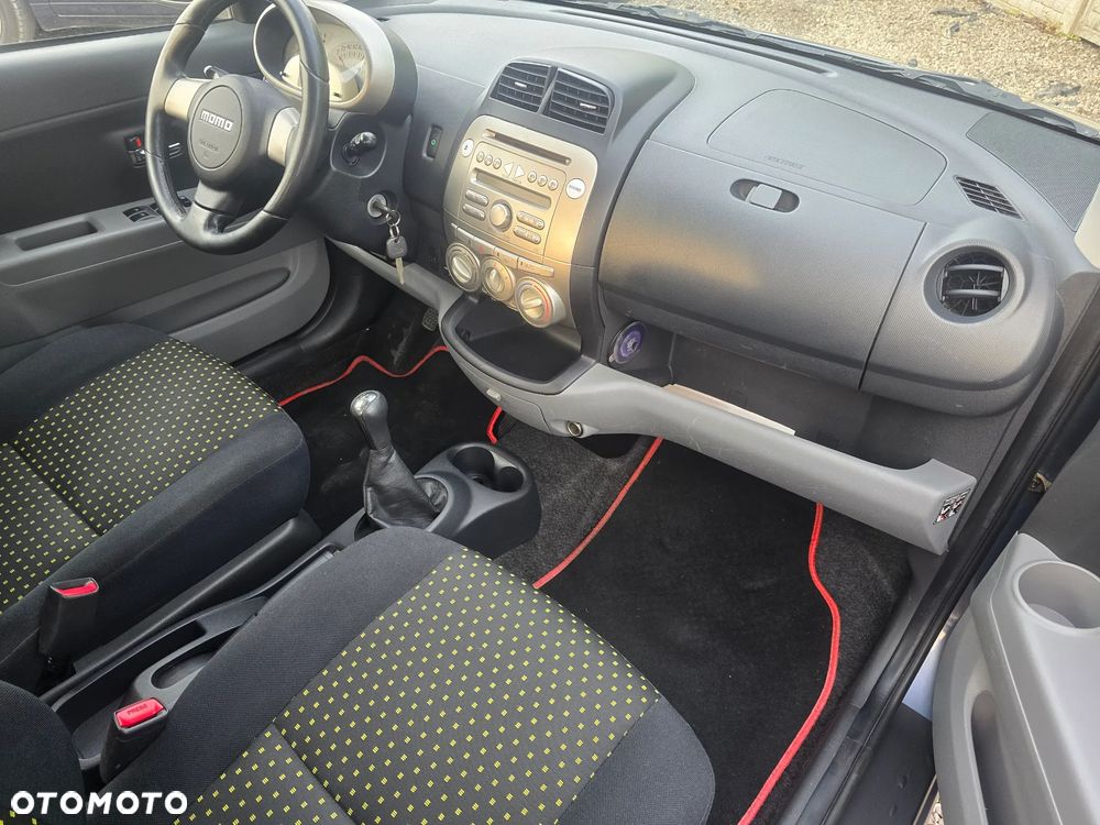 Daihatsu Sirion - 25