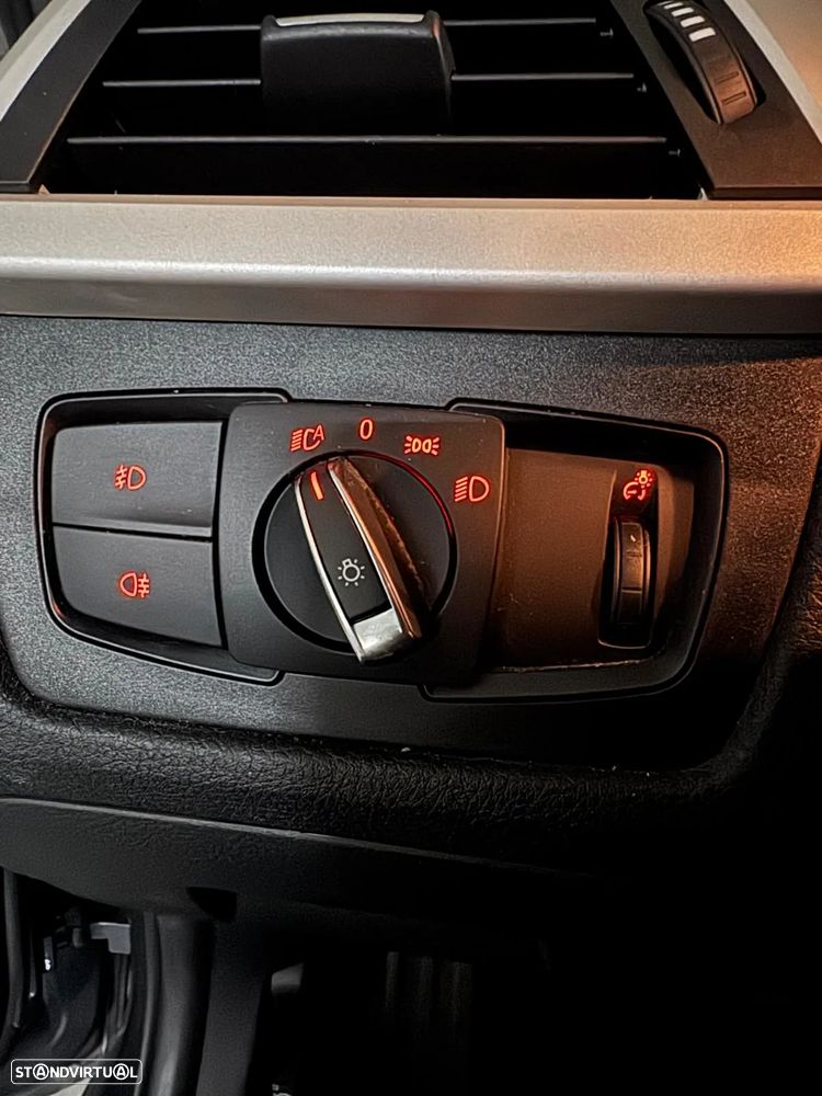 BMW 318 d Touring Auto - 8