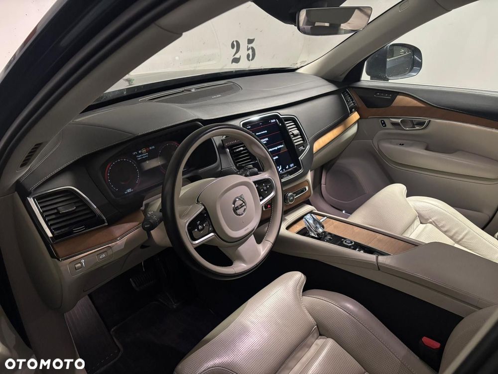 Volvo XC 90 - 16
