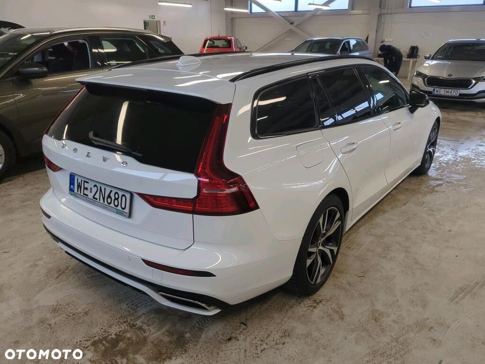 Volvo V60 B3 B R-Design - 4