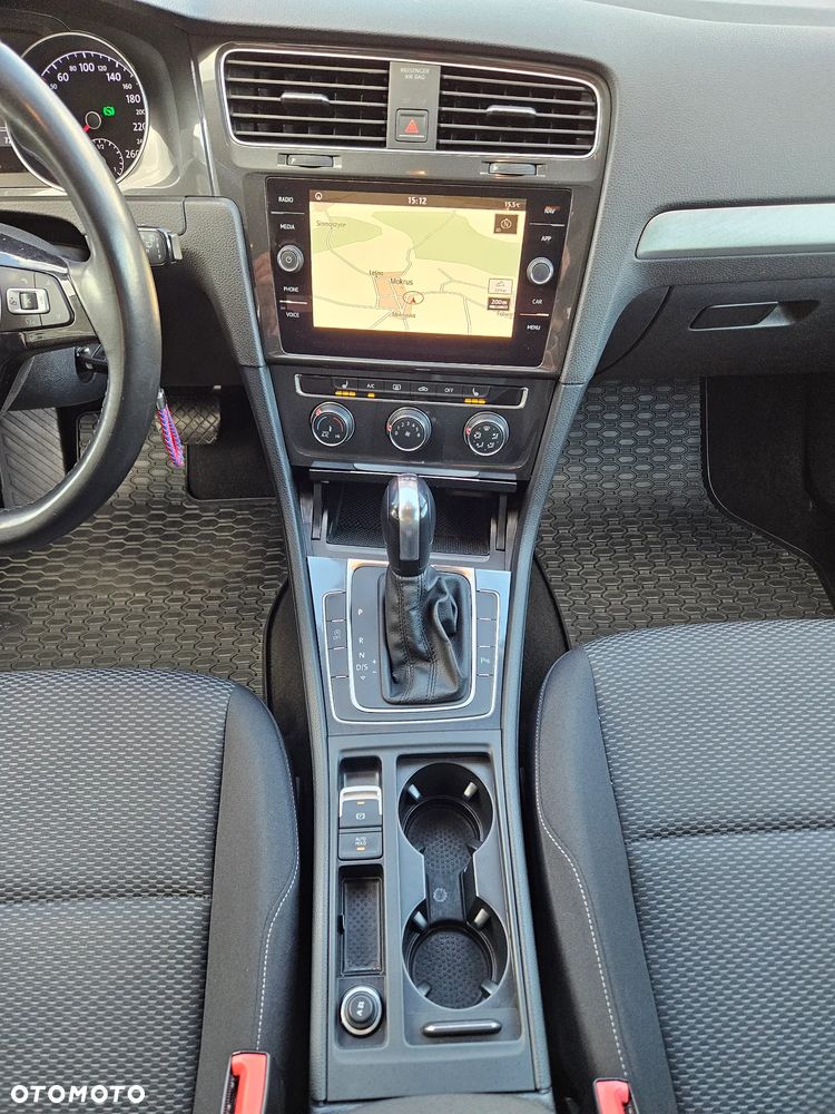 Volkswagen Golf - 24