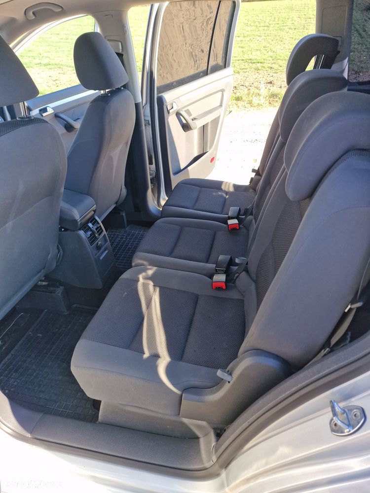 Volkswagen Touran - 5