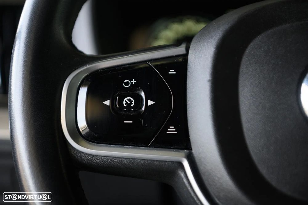 Volvo XC 60 2.0 D4 Inscription AWD Geartronic - 36