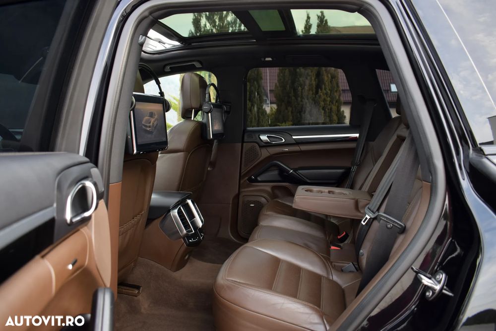 Porsche Cayenne 4.2 L S - 11