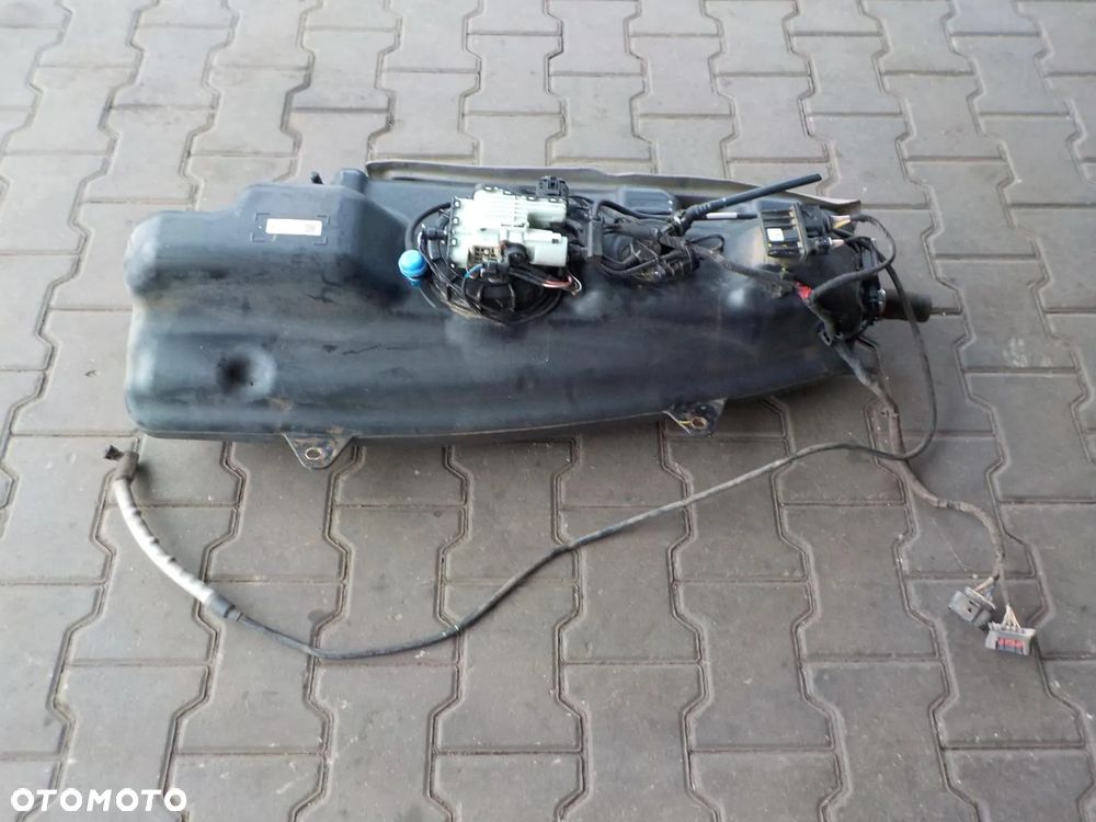 CRAFTER 2.5 TDI ZBIORNIK POMPA ADBLUE - 1