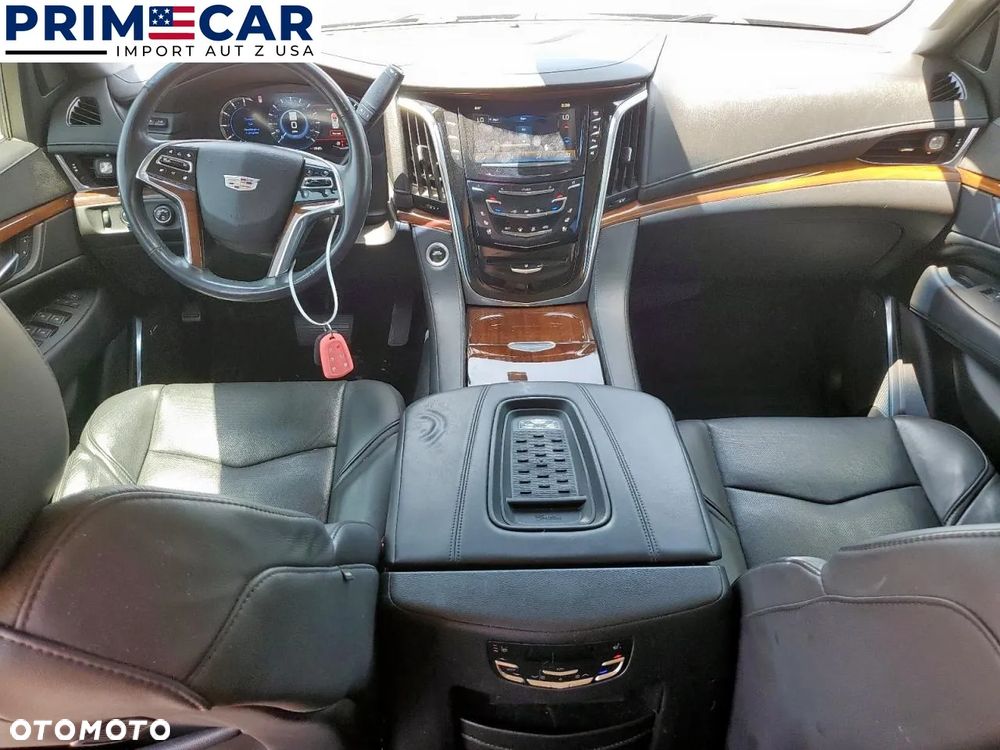 Cadillac Escalade - 8