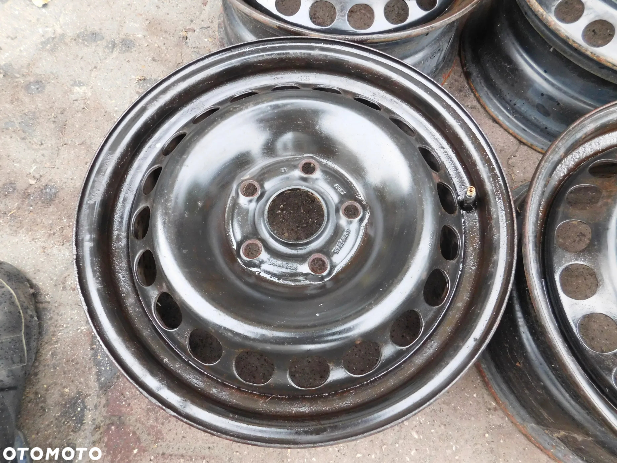felgi stalowe 4szt 15" ET45 PASSAT AUDI A4 B5 GOLF V CADDY A3 8P OCTAVIA II - 4