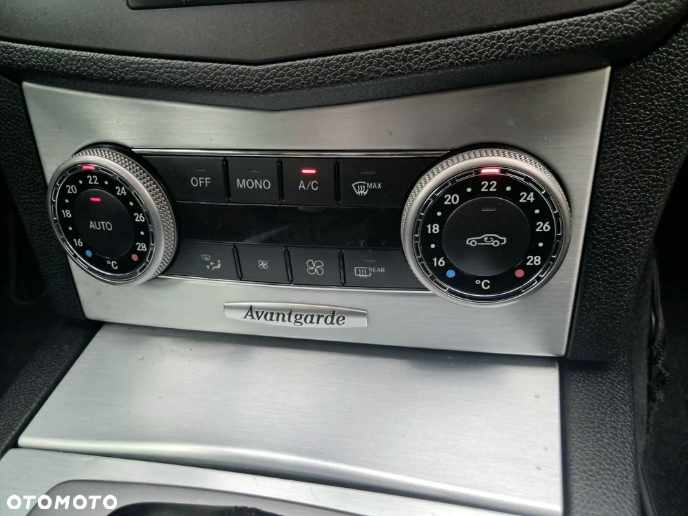 Mercedes-Benz Klasa C 200 CDI DPF Automatik BlueEFFICIENCY Avantgarde - 20