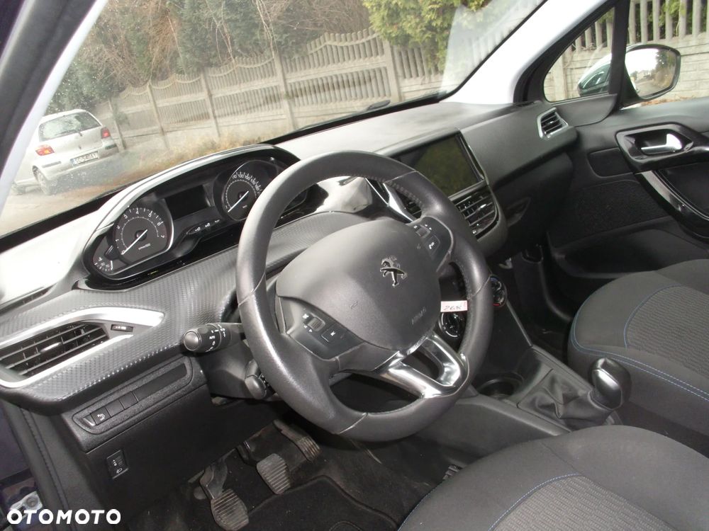 Peugeot 208 - 15