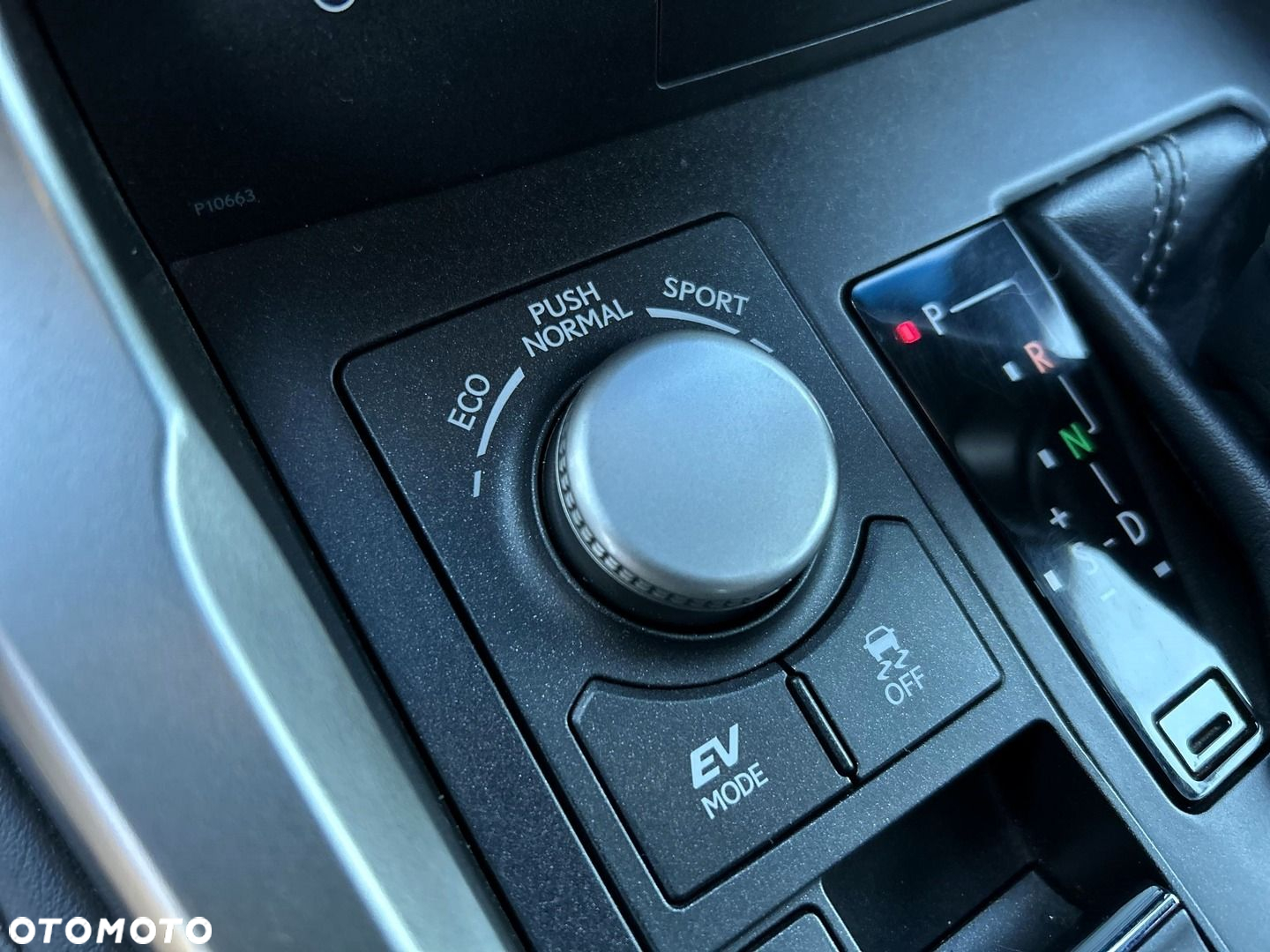 Lexus NX 300h F Sport AWD - 25