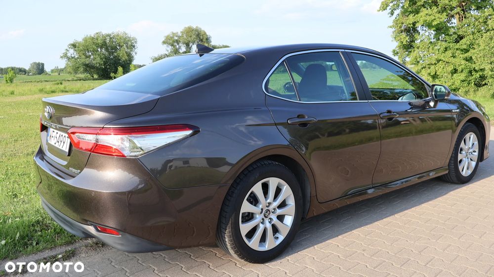 Toyota Camry - 17