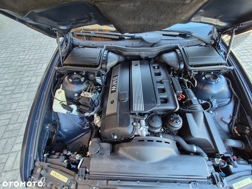 BMW Seria 5 520i - 31